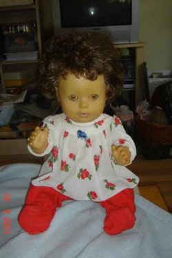 Dukke, "Magasins" Dukke Lisbeth Dukken var min 1. barndomsdukke. ;O) Dukke Lisbeth er 42 cm h�j og er en babydukke. Den kunne k�bes i stormagasinet "Magasin" og andre st�rre leget�jsforetninger. 